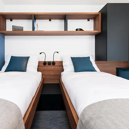 Porton Nature Hideouts * 罗维尼