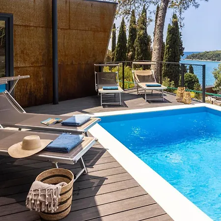 Porton Nature Hideouts 假日公园