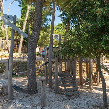 Porton Nature Hideouts