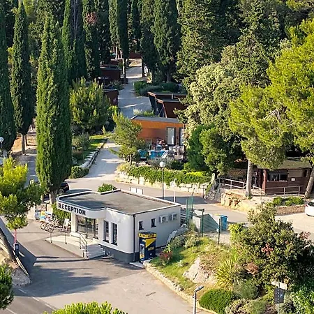 Porton Nature Hideouts منتزه العطل *