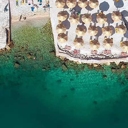 Porton Nature Hideouts Ρόβινι