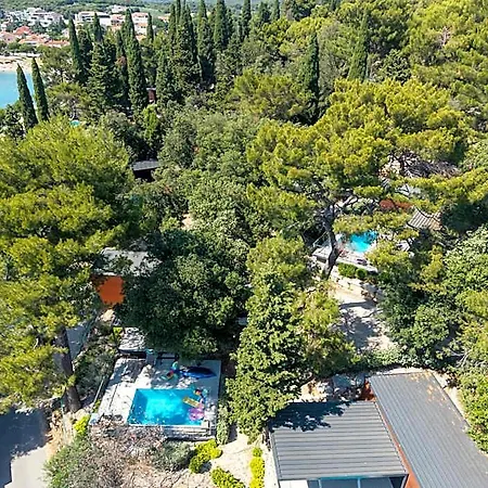 Porton Nature Hideouts منتزه العطل روفينج