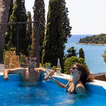 Porton Nature Hideouts Village de vacances