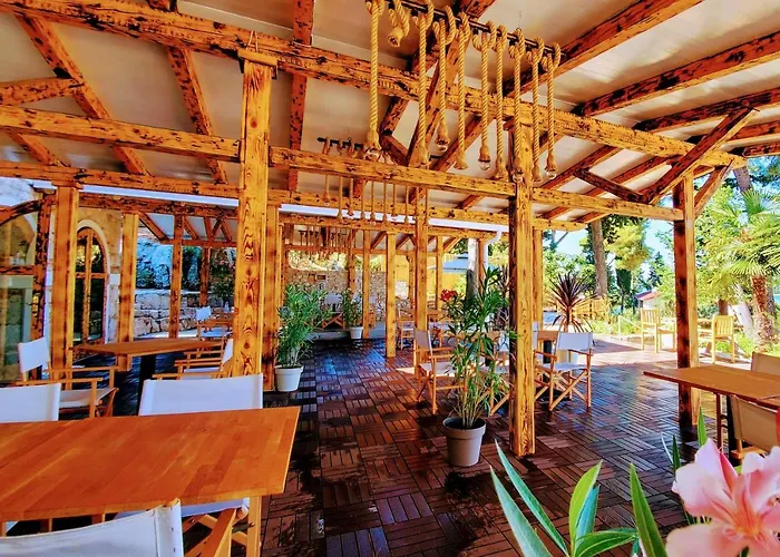 Porton Nature Hideouts Village de vacances *