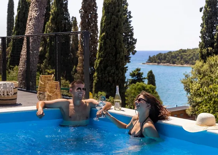 Porton Nature Hideouts Village de vacances